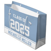 Klasse 2023 und Name auf Baby Blue und White Große Geschenktüte (Vorderseite Schrägansicht)