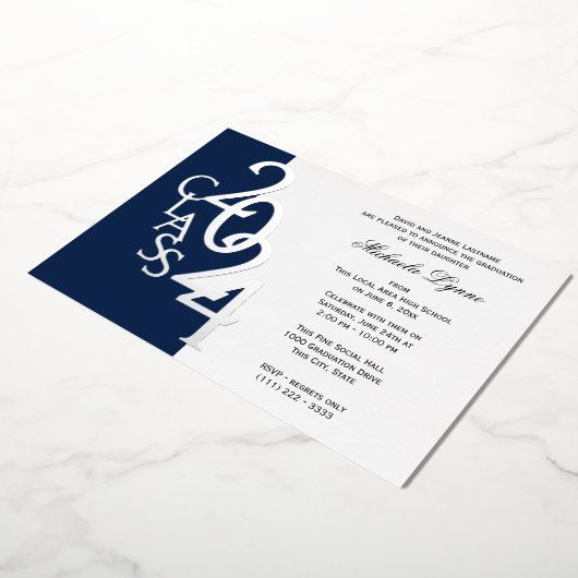 Klasse 2024 Abschluss Navy Blue and Silver Foil Folieneinladung (Gedreht)