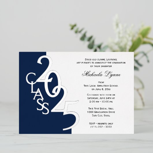 Klasse 2025 Abschluss Navy Blue and Silver Foil Folieneinladung (Stehend vorne)
