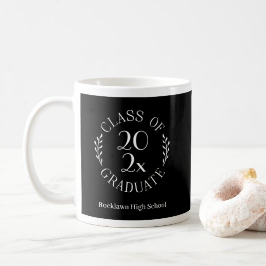 Klasse 2025 Emblem School Name Black Abschluss Kaffeetasse (Mit Donut)