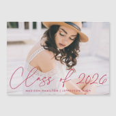 Klasse 2025 Magenta Script Foto Abschluss Magneteinladung (Vorderseite)