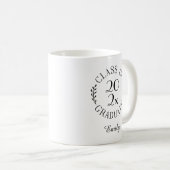 Klasse 2025 Name Schwarzer Typografie-Abschluss Kaffeetasse (VorderseiteRechts)