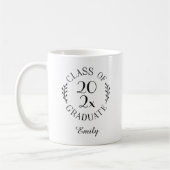 Klasse 2025 Name Schwarzer Typografie-Abschluss Kaffeetasse (Links)