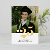 Klasse 2025 Typografie Foto Abschluss Gold Folieneinladung (Stehend vorne)