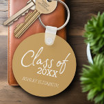 Klasse ADD YOUR YEAR Graduation Party Gold Schlüsselanhänger<br><div class="desc">Eine Graduierungsparty,  dass Sie jedes Jahr und Schule hinzufügen können,  um ein unvergessliches Geschenk zu machen. Dieses kann für jeden Absolventen oder Wiedersehen verwendet werden - High School,  Uni,  Graduate School,  Krankenpflege,  med school oder sogar Fachschule.</div>