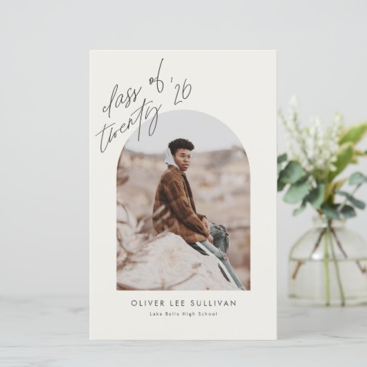 Klasse der Einladung zum Beige Arch Abschluss 2025 (Stehend Vorderseite)