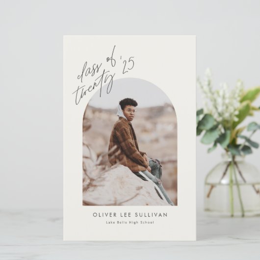 Klasse der Einladung zum Beige Arch Abschluss 2025 (Stehend Vorderseite)