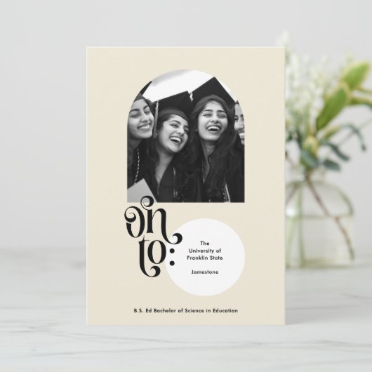 Klasse der Hochschule 2025 im Uni-Abschluß Ankündigung (Stehend Vorderseite)