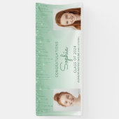 Klasse des 2024 Green Glitzer 2-Foto-Abschlusses Banner (Vertikal)