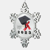 Klasse des Abschlusses 2023 von Janz Schneeflocken Zinn-Ornament (Rechts)