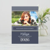 Klasse des Blue Pinstripe Foto Abschluss 2025 Einladung (Stehend Vorderseite)