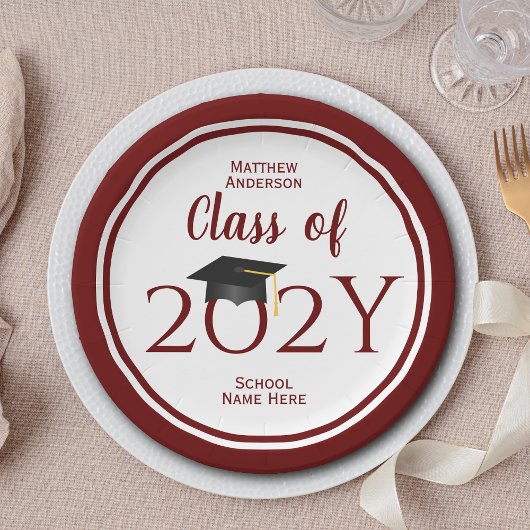 Klasse des Burgundy Red Graduate Abschlusses 2023 Pappteller