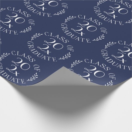 Klasse des Graduate Chic Typografy Navy Blue Geschenkpapier (Ecke)