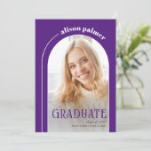 Klasse des lila Fotos der GRADUATE-Bauart 2025 Ankündigung (Stehend Vorderseite)