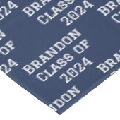 Klasse des Navy Blue Graduate Abschlusses 2024 Tischdecke (Schrägansicht)