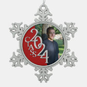 Klasse des Roten Abschlusses 2024 Schneeflocken Zinn-Ornament (Vorderseite)