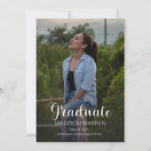 Klasse Script Graduate Zwei-Foto-Abschluss Schwarz Einladung (Vorderseite)