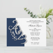 Klasse von 2023 Grad Silver und Navy Blue Einladung (Stehend Vorderseite)