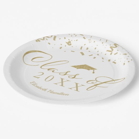 Klasse von 2024 Gold Script Graduation Party White Pappteller (Schrägansicht)