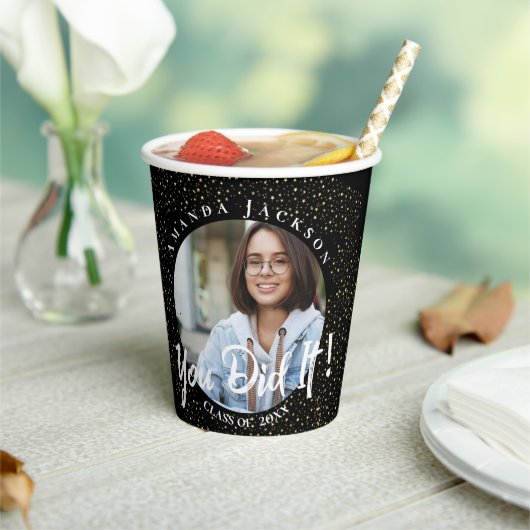 Klasse von 2024 Sie haben es Black Foto Abschluss  Pappbecher (In Situ)