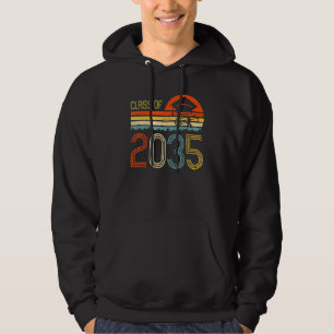 Klasse von 2035 wird mit mir vor dem Abschluss Vin Hoodie
