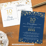 Klasse Wiedersehen Blue Gold Stars leuchten jedes  Postkarte<br><div class="desc">Moderne und elegante Wiedersehen Postcard Einladung für jedes Jahr Wiedersehen (10 Jahre gezeigt) mit goldenen Sternen und Lichtern, eleganter handgeschriebener Schriftzeichen-Typografie und einem individuellen Farbhintergrund (blau dargestellt), mit dem Sie Ihre Schulfarbe oder Party-Themenfarbe ändern können. Alle Texte können bearbeitet werden, um sich selbst zu machen. HILFE: Für Hilfe bei der...</div>