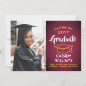 Klassenmaroon und Gold Modernes Abschluss Foto Einladung (Vorderseite)