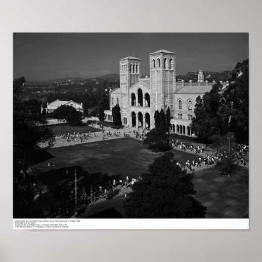 Klassenwechsel von oben auf dem Gebäude Alte Physi Poster (Vorne)
