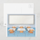 Klassenzimmer mit Stühlen und Tischen Postkarte (Vorne/Hinten)