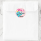 Klassenzimmer Narwhal Valentine "Whale you be mine Runder Aufkleber (Tasche)