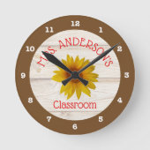 Klassenzimmer Rustic Daisy Teacher Runde Wanduhr (Vorderseite)