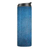 Klassisch blaue Lederhintergrundtextur Closeup.bl Thermosbecher (Nach links gedreht)
