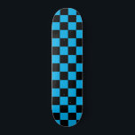 Klassisch kariert (kariert) Himblau und schwarz Skateboard<br><div class="desc">Himmelblau und schwarz kariertes (kariertes) Muster</div>