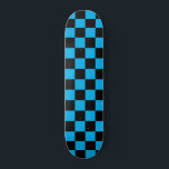 Klassisch kariert (kariert) Himblau und schwarz Skateboard<br><div class="desc">Himmelblau und schwarz kariertes (kariertes) Muster</div>