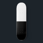Klassisch Moderne Cool Split Color Halbschwarz & W Skateboard<br><div class="desc">Farbe teilen Halbweiß und Halbweiß</div>