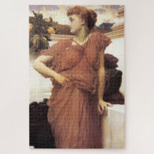 Klassisch schöne Frau am Springbrunnen