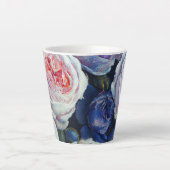 Klassische barocke Rose Blumendesign Milchtasse (Vorderseite)