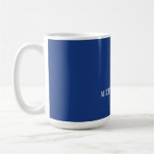 Klassische blaue elegante Serifenschrift minimalis Kaffeetasse (Links)