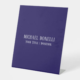 Klassische blaue Farbe elegante Serifenschrift min Sockelschild