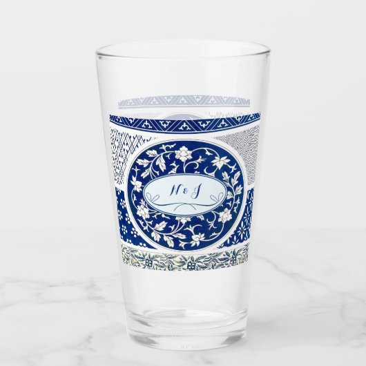 Klassische Blumendekoration Print Glas (Vorderseite)