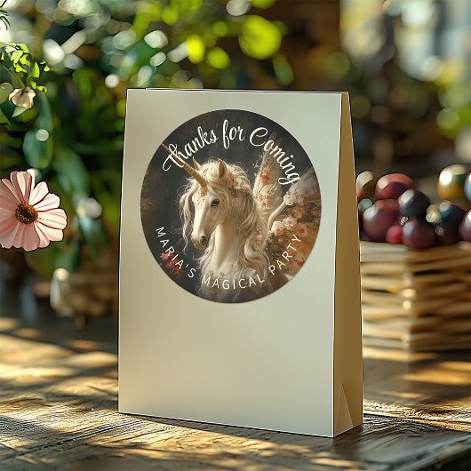 Klassische Blumenwaldlandschaft Einhorngestationer Runder Aufkleber