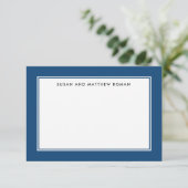 Klassische Border Blue Personalisiert Petite Flat RSVP Karte (Stehend Vorderseite)