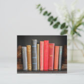 Klassische Bücher auf einem Sofa Postkarte (Stehend Vorderseite)