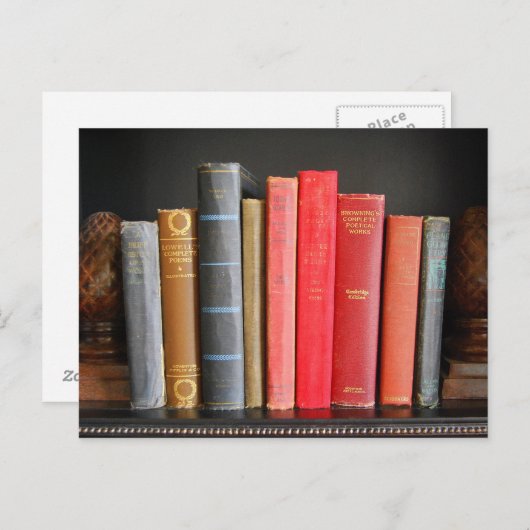 Klassische Bücher auf einem Sofa Postkarte (Vorne/Hinten)