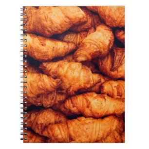 Klassische Croissants, Topansicht Notizblock