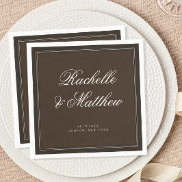 Klassische dunkelbraune Hochzeit im Stil des alten Serviette