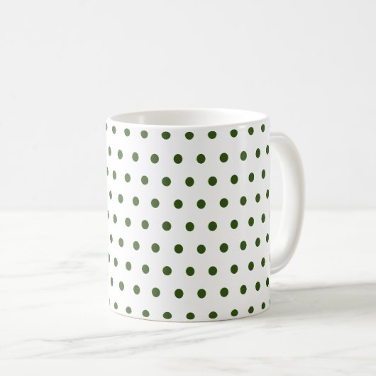 Klassische Dunkelwald-grüne Polka-Punkte auf Weiß Kaffeetasse (VorderseiteRechts)