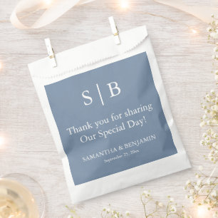 Klassische Duty Blue Monogramm-Hochzeitsgunstbeute Geschenktütchen
