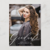 Klassische Elegance Script Abschluss Einladung Postkarte (Vorderseite)