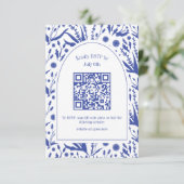 Klassische Elegante Botanicals in Blue QR Code RSVP Karte (Stehend Vorderseite)